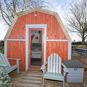 Seaways Glamping, Redwood Apartment