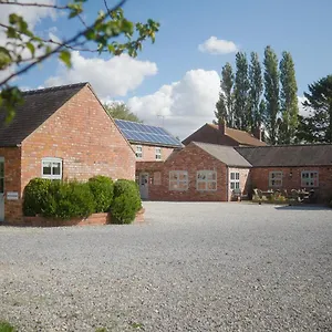 Wold Escapes, Highfield Farm Bed & Breakfast